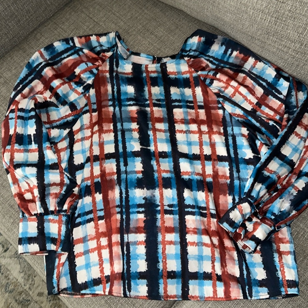 Silky beautiful blouse like new.